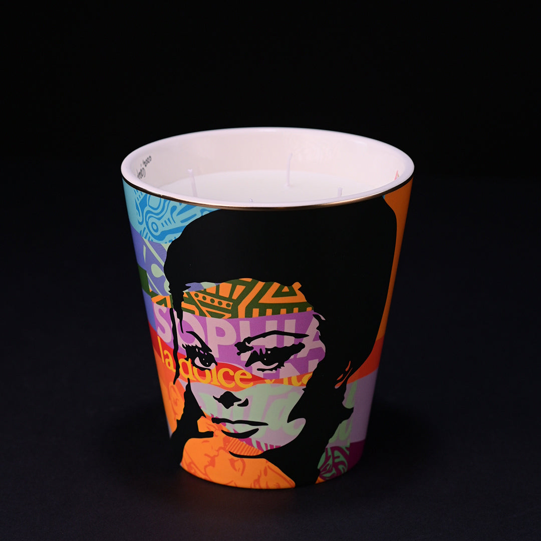 Premium fragrance candle featuring Arte Pop artwork, adding an artistic touch to your living space.